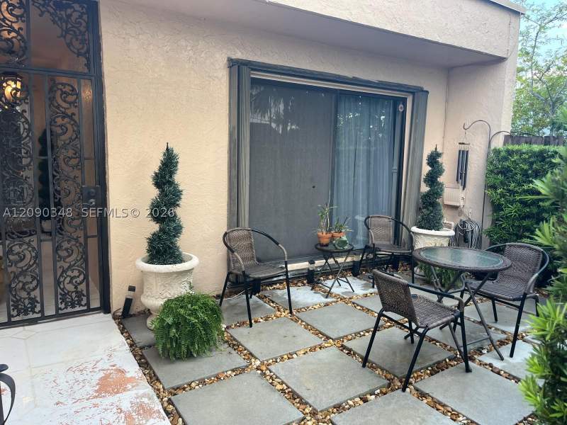 2 bedroom Townhouse at 19505 E Lake Dr, Royal Singapore Lake, Hialeah — photo 3