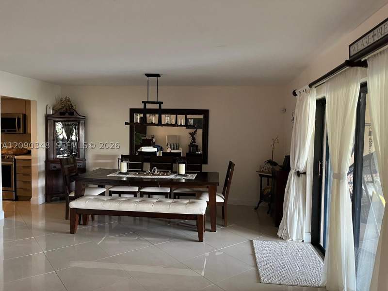 2 bedroom Townhouse at 19505 E Lake Dr, Royal Singapore Lake, Hialeah — photo 5