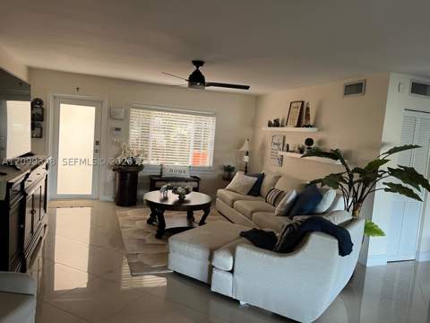 19505 E Lake Dr, Hialeah FL - photo 6 of 18