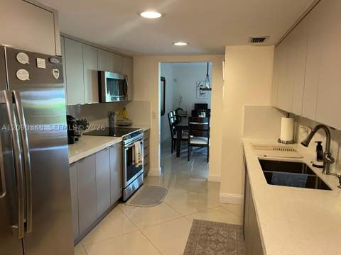 19505 E Lake Dr, Hialeah FL - photo 7 of 18