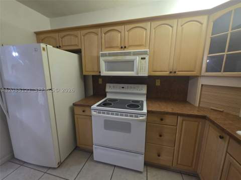 1655 NE 115th St 12B, Miami FL - photo 9 of 12