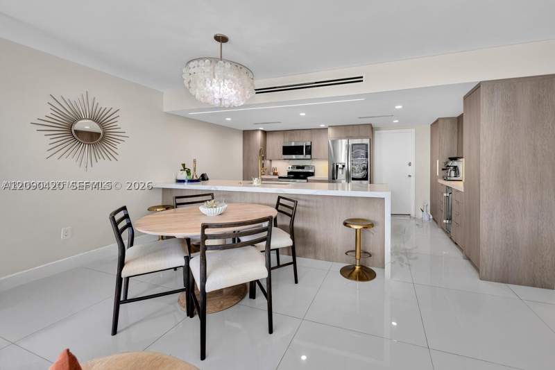 2 bedroom Condominium at 155 Ocean Lane Dr 413, Commodore Club West Condo, Key Biscayne — photo 5