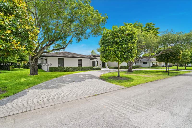 4 bedroom SingleFamilyResidence at 7420 SW 109th Ter, Kendall Park Estates 2nd, Pinecrest — photo 2
