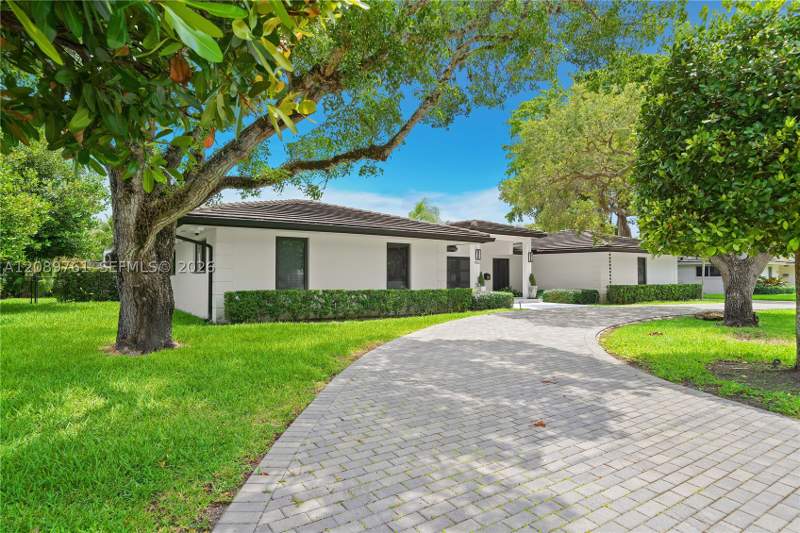 4 bedroom SingleFamilyResidence at 7420 SW 109th Ter, Kendall Park Estates 2nd, Pinecrest — photo 3
