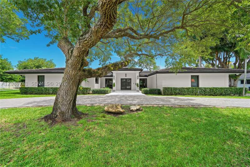 4 bedroom SingleFamilyResidence at 7420 SW 109th Ter, Kendall Park Estates 2nd, Pinecrest — photo 4
