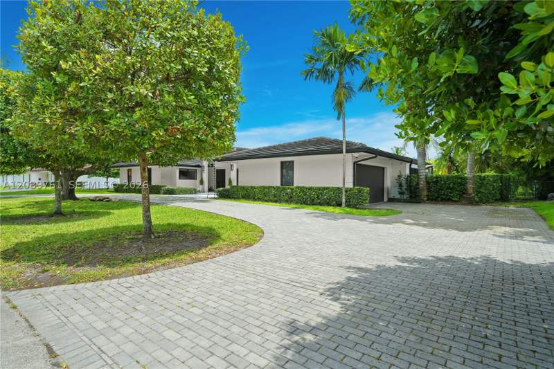 4 bedroom SingleFamilyResidence at 7420 SW 109th Ter, Kendall Park Estates 2nd, Pinecrest — photo 5