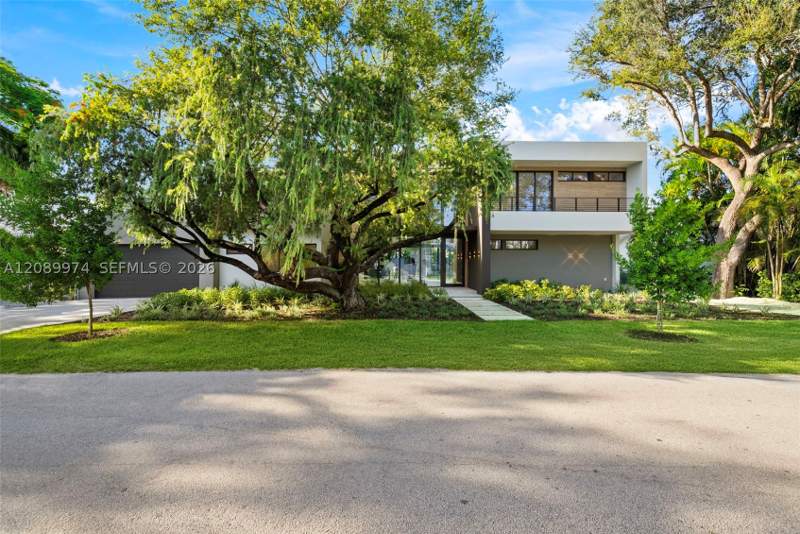 6 bedroom SingleFamilyResidence at 5921 SW 84th St, Sea View Park-Amended, South Miami — photo 2