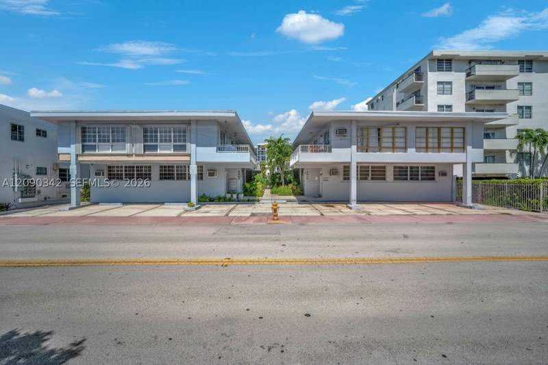 1 bedroom Condominium at 8010 Tatum Waterway Dr 5, Creek Club Condo No 2 Inc, Miami Beach — photo 2