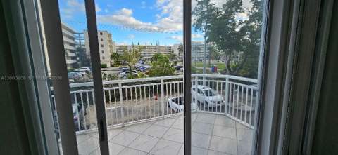 18041 Biscayne Blvd 203, Aventura FL - photo 16 of 43