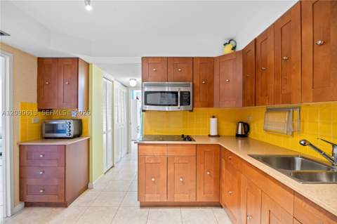 251 174th St 812, Sunny Isles Beach FL - photo 14 of 32