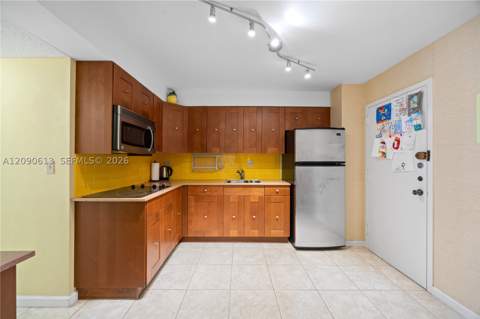 251 174th St 812, Sunny Isles Beach FL - photo 15 of 32