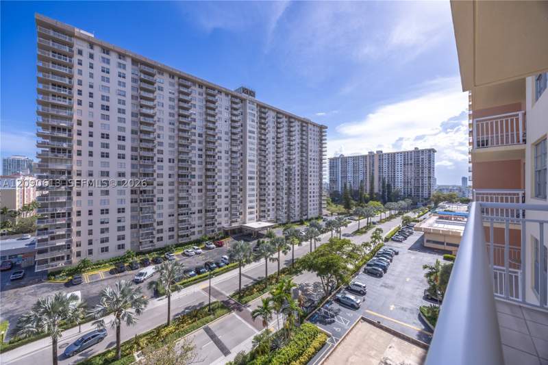 2 bedroom Condominium at 251 174th St 812, Winston Towers 200, Sunny Isles Beach — photo 3