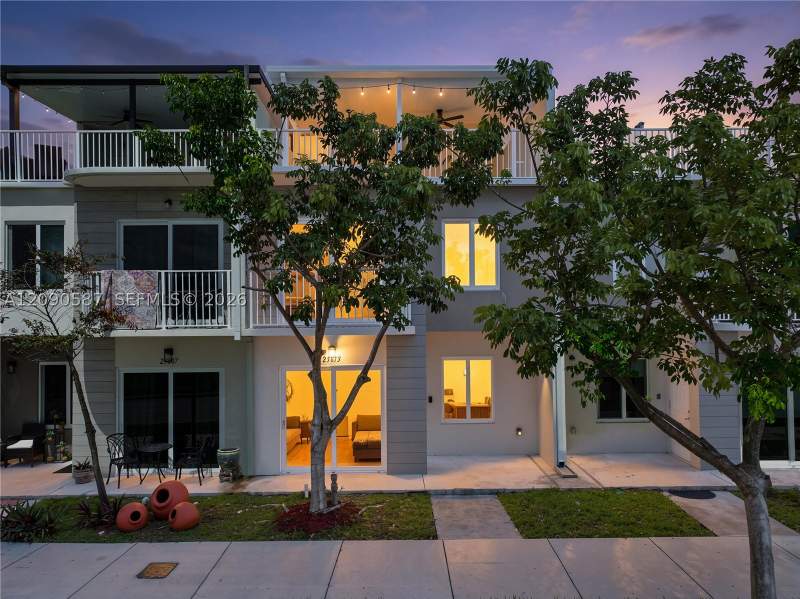 4 bedroom Townhouse at 25813 SW 145th Ave, Paradise One, Homestead — photo 2