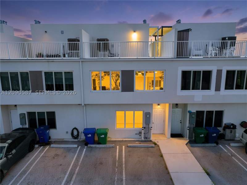 4 bedroom Townhouse at 25813 SW 145th Ave, Paradise One, Homestead — photo 3