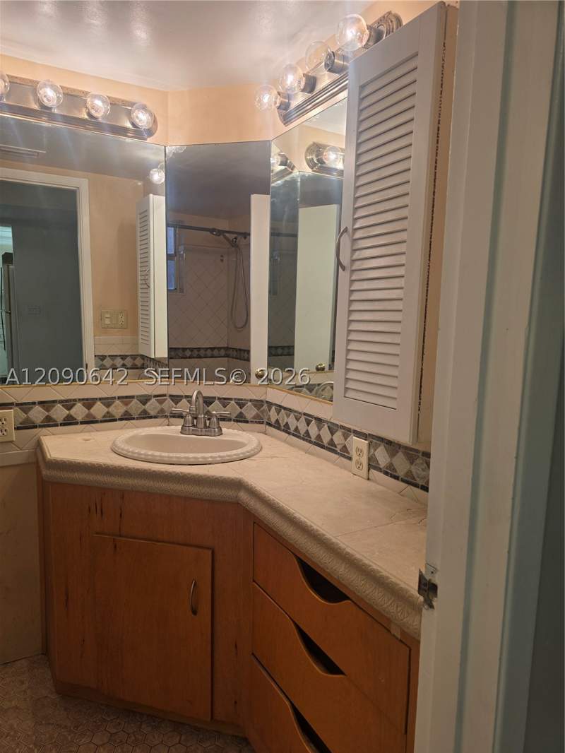1 bedroom Condominium at 1304 NE 191st St A-128, Fourth Forum Condominium, Miami — photo 4