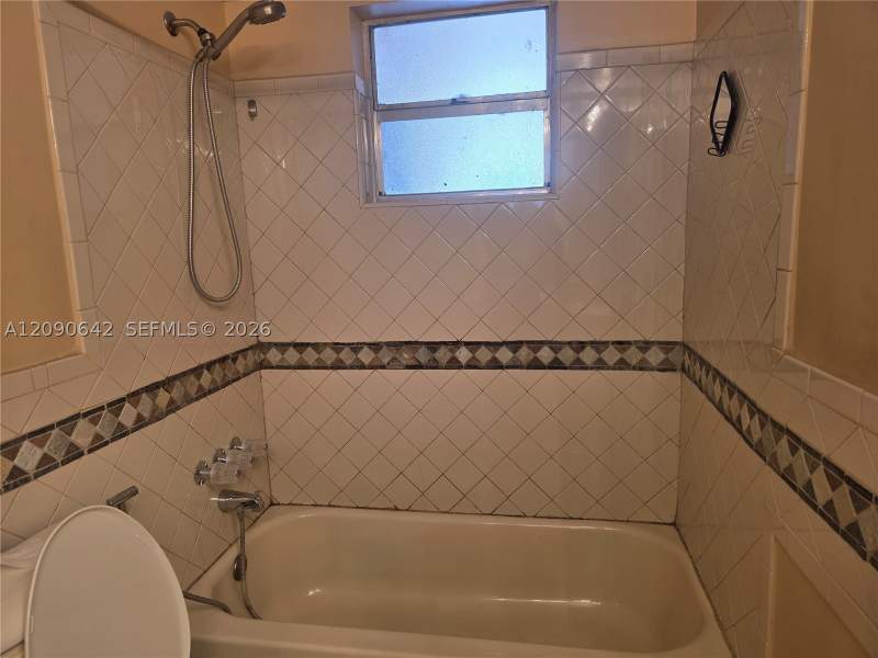 1 bedroom Condominium at 1304 NE 191st St A-128, Fourth Forum Condominium, Miami — photo 5