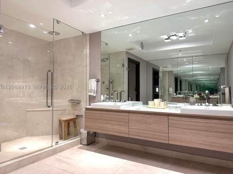 17111 Biscayne Blvd 2210, North Miami Beach FL - photo 16 of 32