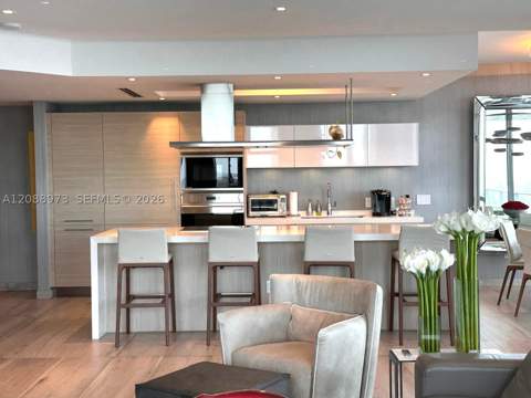 17111 Biscayne Blvd 2210, North Miami Beach FL - photo 7 of 32