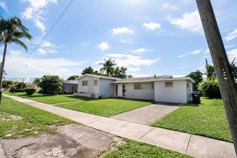 4 bedroom SingleFamilyResidence at 500 East Dr, Highland Manor Sec 6, North Miami Beach — photo 2