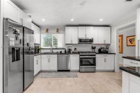 10420 SW 99th St, Miami FL - photo 12 of 56