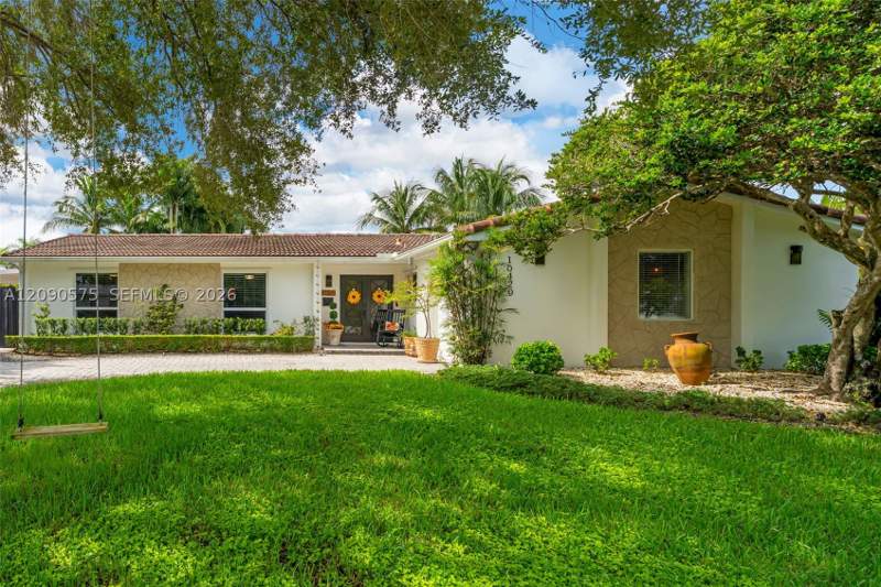 4 bedroom SingleFamilyResidence at 10420 SW 99th St, Kendale Sec 2, Miami — photo 2