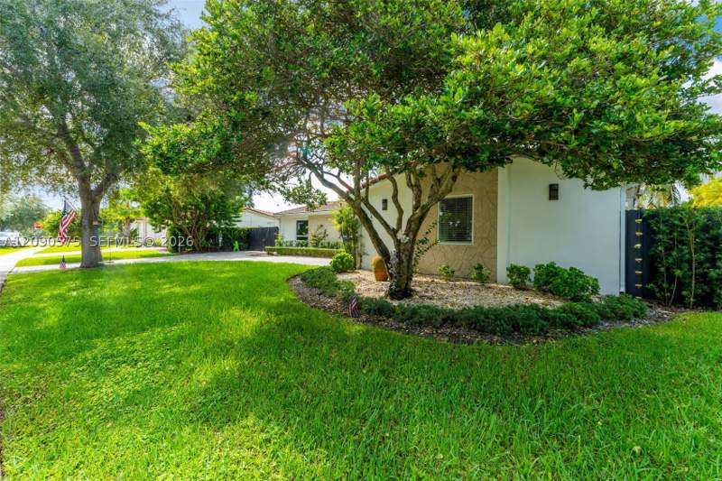 4 bedroom SingleFamilyResidence at 10420 SW 99th St, Kendale Sec 2, Miami — photo 3