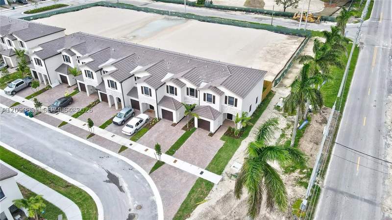 3 bedroom Townhouse at 23250 SW 131st Ct, Siena Reserve, Homestead — photo 3