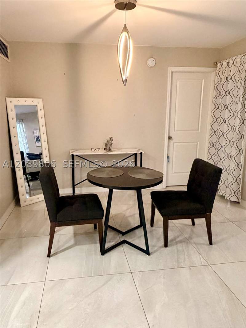 2 bedroom Condominium at 20120 NE 3rd Ct 7, Quatraine Condo II Ph III, Miami — photo 3