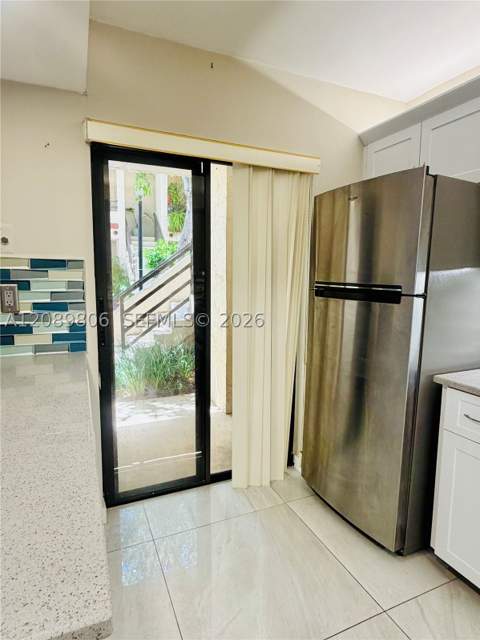 20120 NE 3rd Ct 7, Miami FL - photo 8 of 17