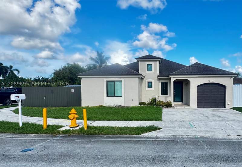 4 bedroom SingleFamilyResidence at 18155 SW 138th Pl, Fantasy One, Miami — photo 2