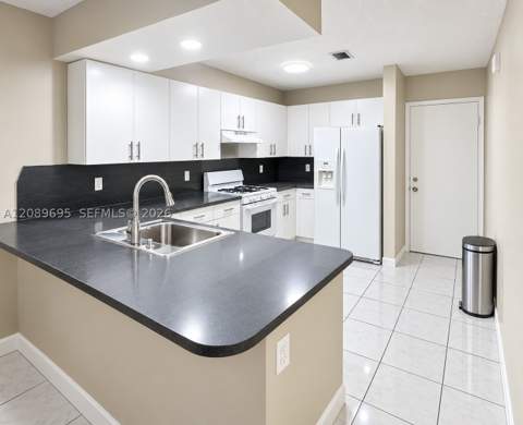 18155 SW 138th Pl, Miami FL - photo 6 of 15