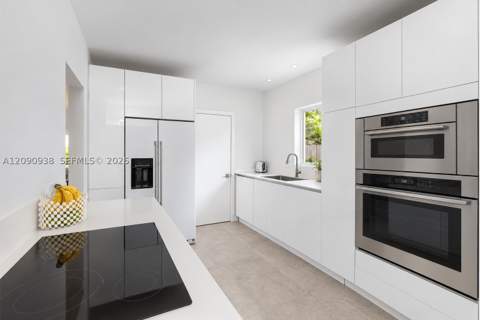 661 86th St, Miami Beach FL - photo 9 of 27