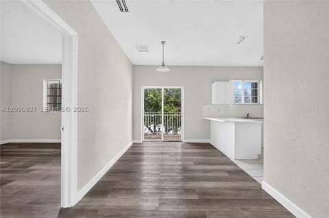359 NE 27th Ter 204, Homestead FL - photo 9 of 20
