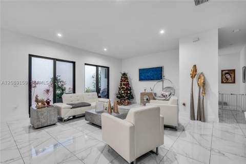 4363 NW 81st Ave, Doral FL - photo 13 of 54
