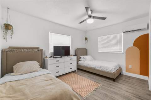 314 NW 106th St, Miami FL - photo 13 of 36