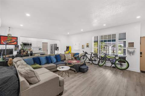 314 NW 106th St, Miami FL - photo 6 of 36