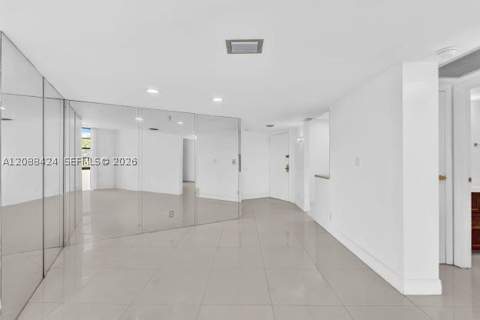 20400 W Country Club Dr 315, Aventura FL - photo 10 of 31