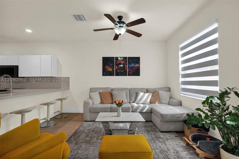 2 bedroom Townhouse at 9255 W 33rd Ln 9255, Bonterra, Hialeah — photo 4