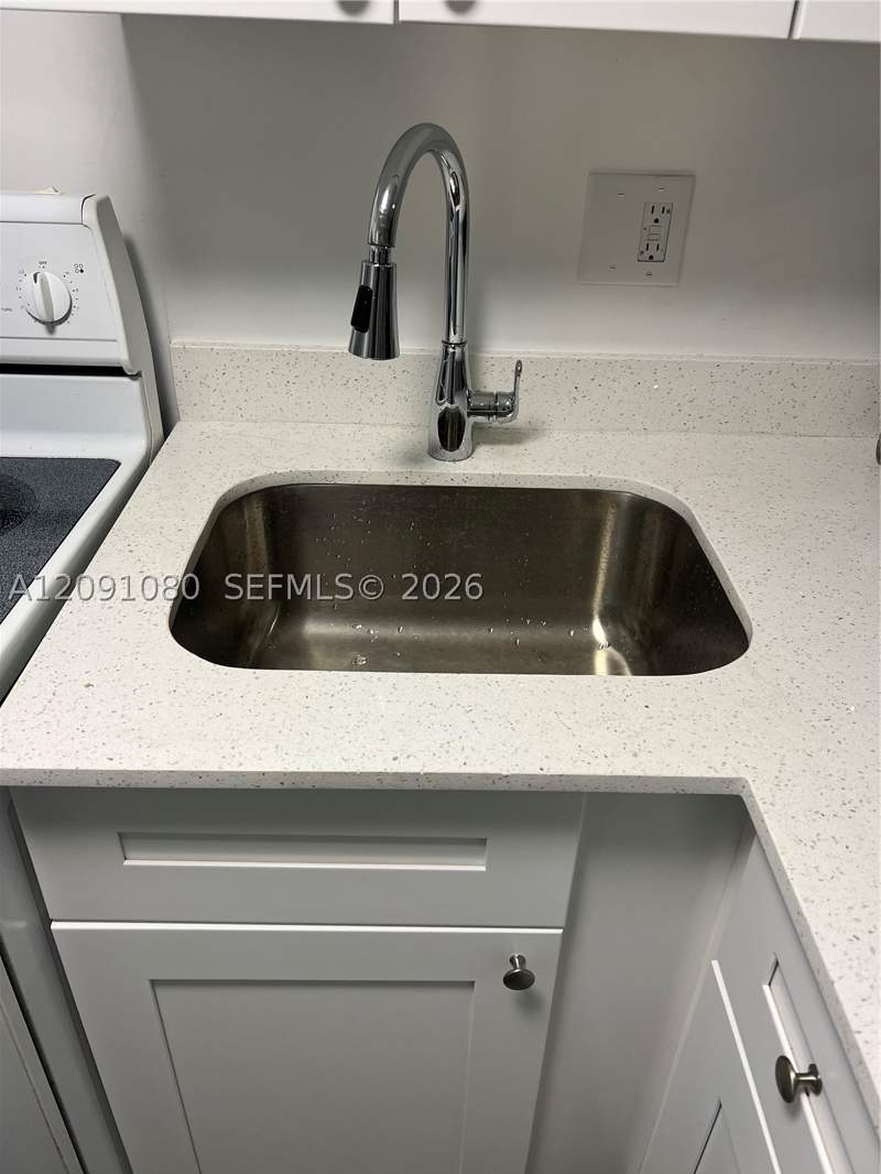 2 bedroom Townhouse at 5366 W 26th Ave 121, West View Lake Townhomes, Hialeah — photo 2
