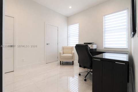 8872 NW 181st St, Hialeah Gardens FL - photo 10 of 28