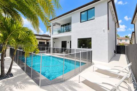 8872 NW 181st St, Hialeah Gardens FL - photo 14 of 28