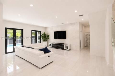 8872 NW 181st St, Hialeah Gardens FL - photo 7 of 28