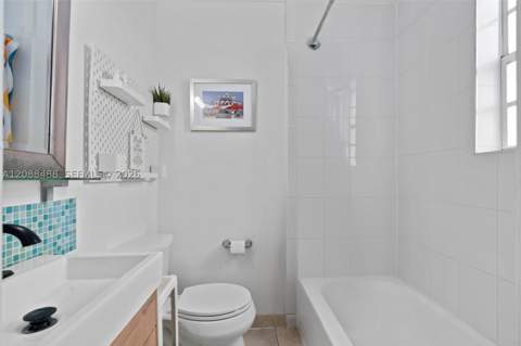 335 Ocean Dr 106, Miami Beach FL - photo 7 of 20