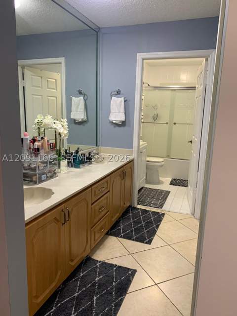 6940 W 25th Ln, Hialeah FL - photo 11 of 21