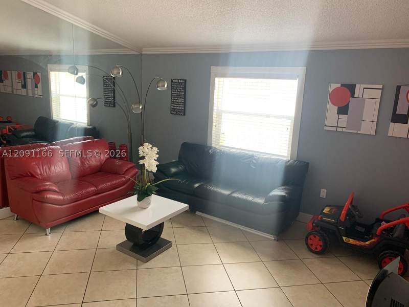 3 bedroom SingleFamilyResidence at 6940 W 25th Ln, West Palm Beach Gardens, Hialeah — photo 3