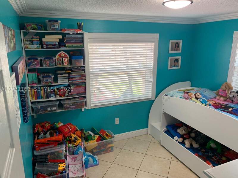 3 bedroom SingleFamilyResidence at 6940 W 25th Ln, West Palm Beach Gardens, Hialeah — photo 4