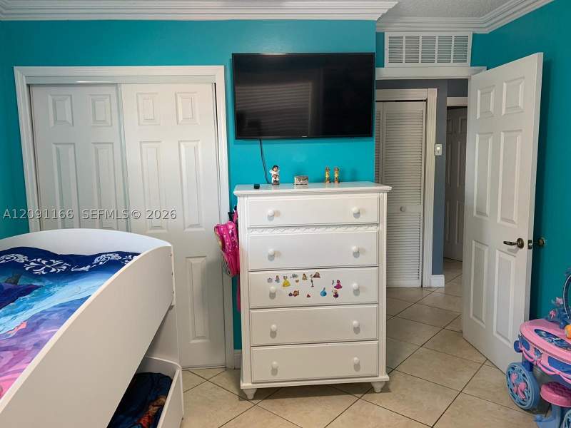 3 bedroom SingleFamilyResidence at 6940 W 25th Ln, West Palm Beach Gardens, Hialeah — photo 5