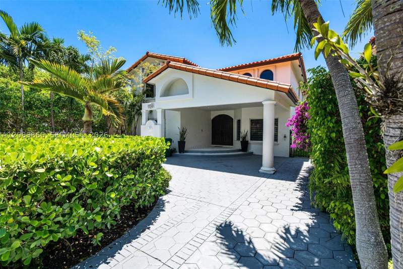 5 bedroom SingleFamilyResidence at 2740 SW 13th St, McAllister Terr, Miami — photo 2