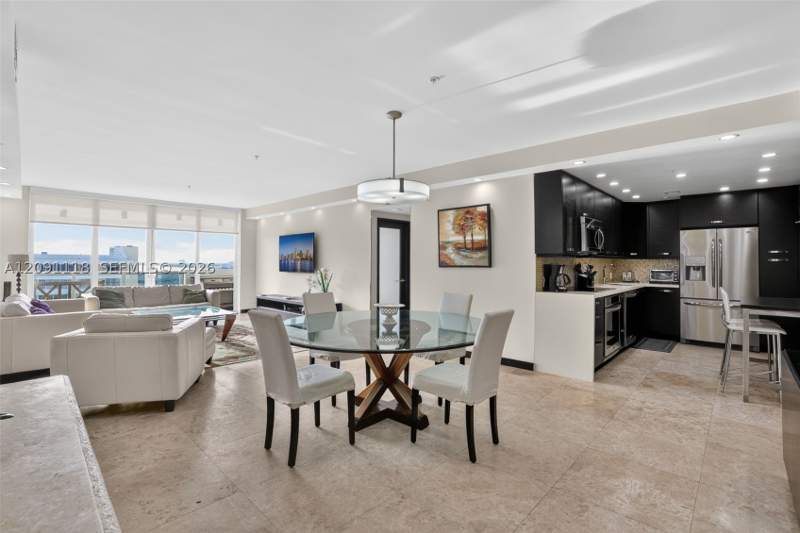 2 bedroom Condominium at 5601 Collins ave 1716, The Pavilion Condo, Miami Beach — photo 3