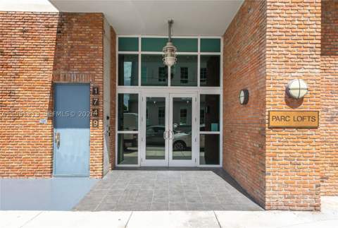 1749 NE Miami Ct 602, Miami FL - photo 16 of 24